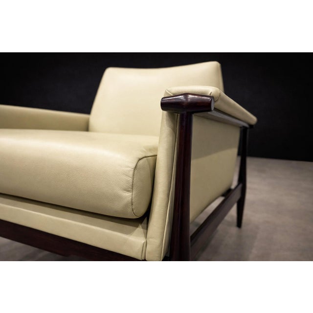 1960s Pair of Brazilian Modern Armchairs in Rosewood and Leather, Liceu De Artes E Ofícios, 1960s For Sale - Image 5 of 13