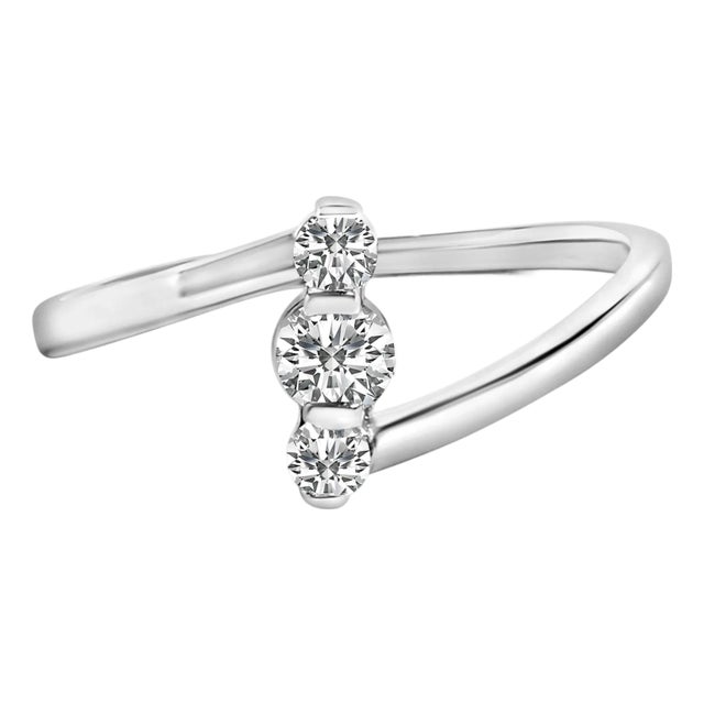 10K White Gold 1/4 Cttw Lab Grown Diamond Vertical Three Stone Ring - Size 6.5 For Sale