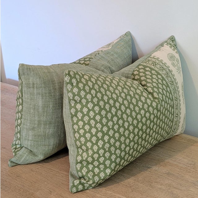 Transitional Schumacher Hyacinth Leaf Green Outdoor Lumbars - Pair For Sale - Image 3 of 7
