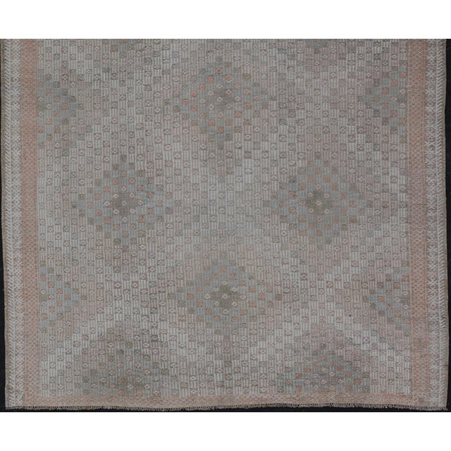 Textile All-Over Geometric Design Vintage Turkish Kilim Flat Weave Rug in Neutral Tones For Sale - Image 7 of 13