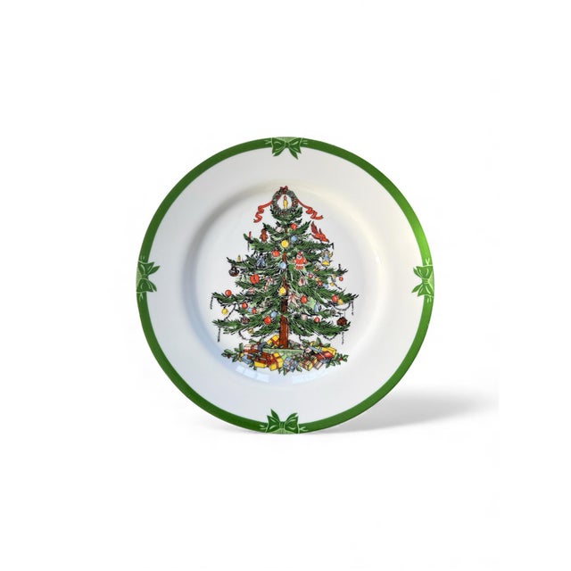 A charming and collectible set of 7 vintage Christmas dinner plates from the beloved Yule Tide pattern by Georges Briard....