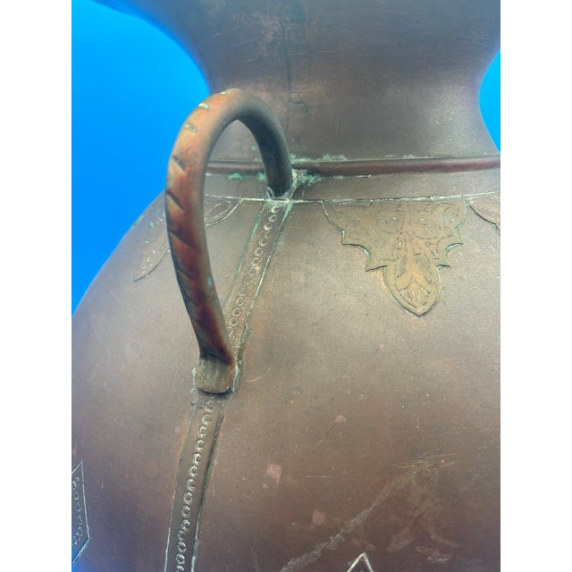 Antique Arts & Crafts Hand-Hammered Copper Urn With Riveted Seams, C. 1890–1915 For Sale - Image 9 of 12