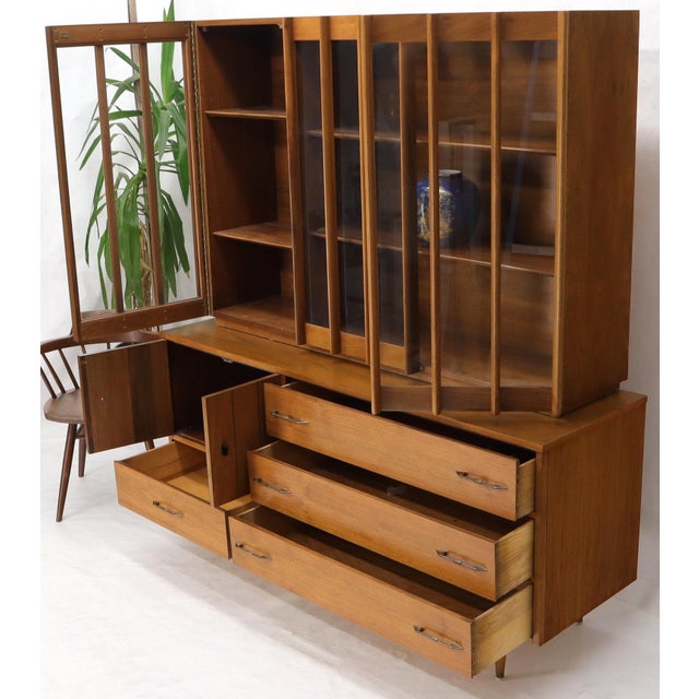 Walnut mid century modern two-part hutch credenza display cabinet glass doors For Sale - Image 12 of 16