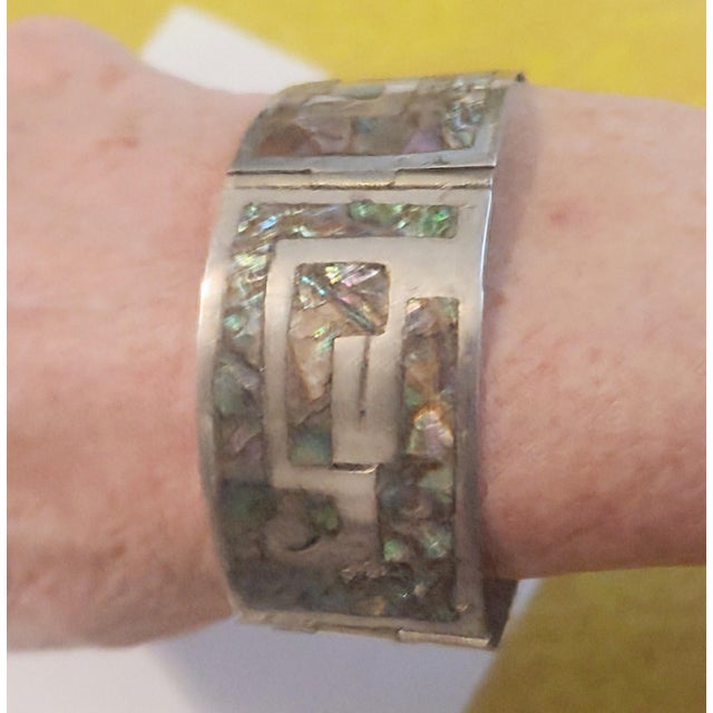 Here's a fine example of the circa 1950s Modernist style of Mexican jewelry. The maker's initials JPM coupled with the...