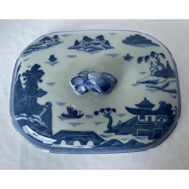 Mottahedeh Canton Octagonal Tureen and Platter For Sale - Image 4 of 9