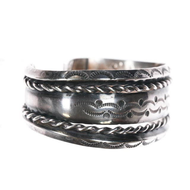 6 1/8" Vintage Navajo Heavy stamped carinated silver twisted wire cuff bracelet For Sale - Image 4 of 10