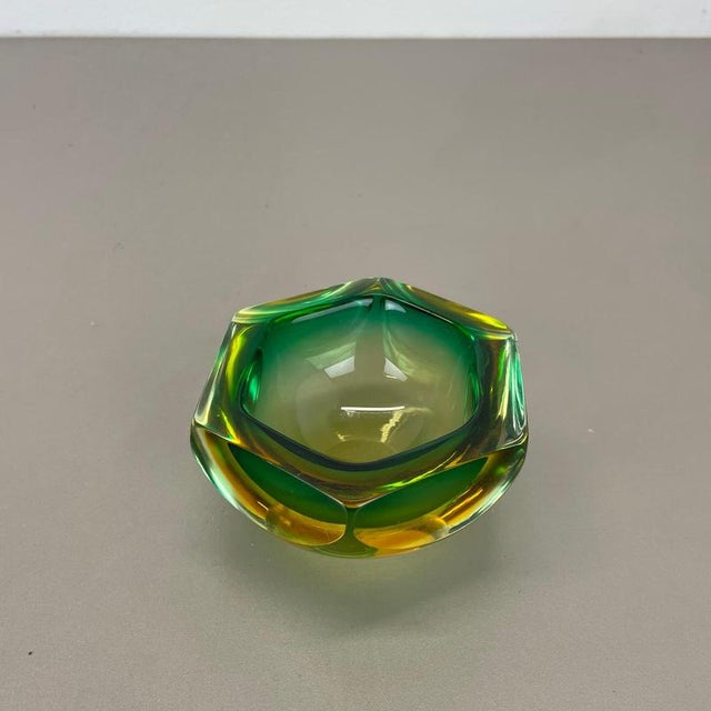 Murano Green Glass Sommerso Block Cube Ashtray from Flavio Poli, Italy, 1970s For Sale - Image 6 of 18