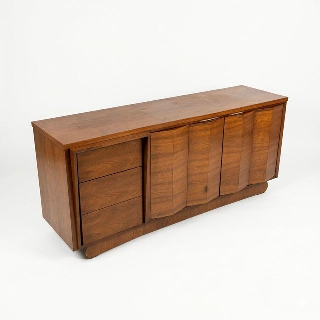 Mid-Century Modern Sculptural Atomic Style Mid-Century Modern 6-Drawer Lowboy Dresser, C. 1960s For Sale - Image 3 of 11