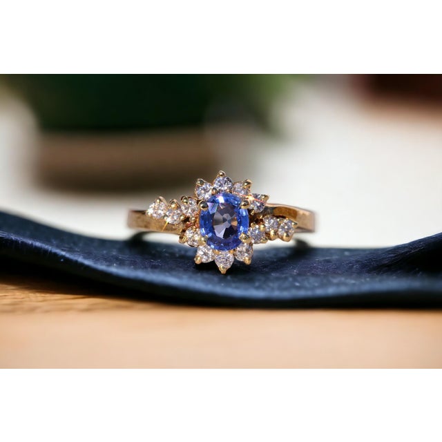 Contemporary The Open: Sapphire and Natural Diamond Ring in Yellow Gold For Sale - Image 3 of 11