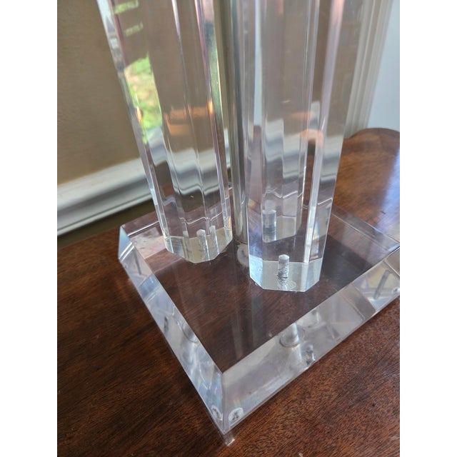 Mid 20th Century Mid-Century Modern Glacier Skyscraper Lucite Table Lamp For Sale In Indianapolis - Image 6 of 10