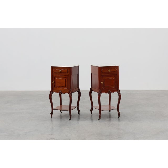 Walnut Louis XV Nightstands with Carrara Marble Tops, France, 1900, Set of 2 For Sale - Image 3 of 17