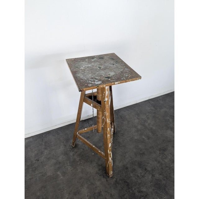 Mid-Century Oak Sculptor's Stand, in Very Good conditions.
