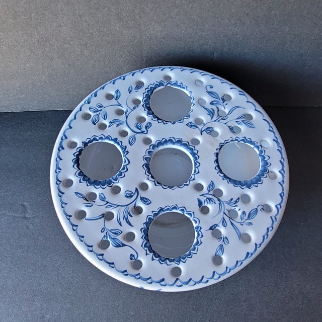 Blue & White Ceramic Bulb Planter Mottahedeh Portugal for Metropolitan Museum of Art Blue & White Bulb Planter –...