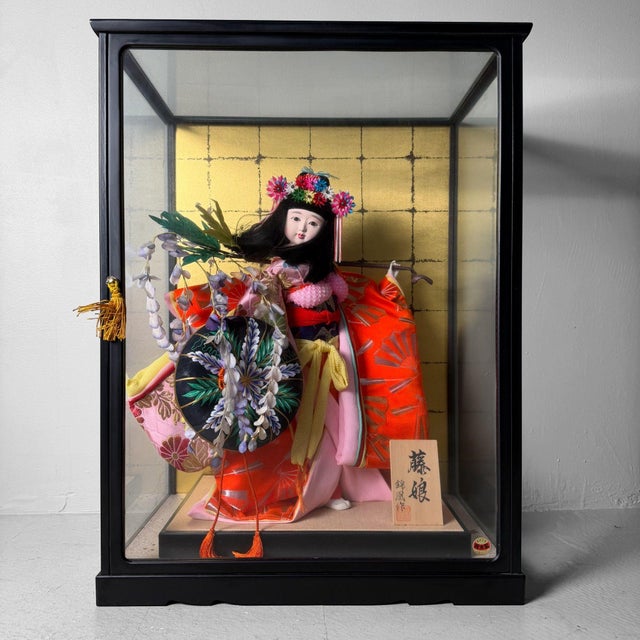 Japanese Buyō Doll in Glass Display Case, 1961, Set of 2 For Sale - Image 14 of 14