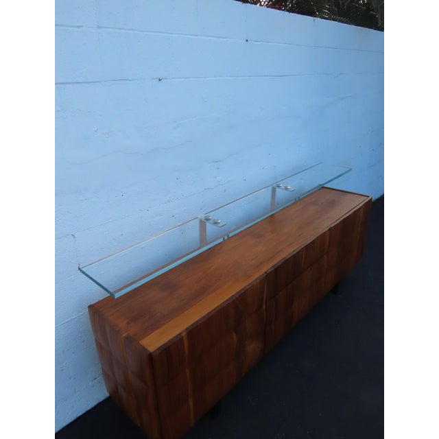 Mid Century Modern Long Glass Top Walnut Sideboard Credenza Dresser Buffet 6667 For Sale In Miami - Image 6 of 18