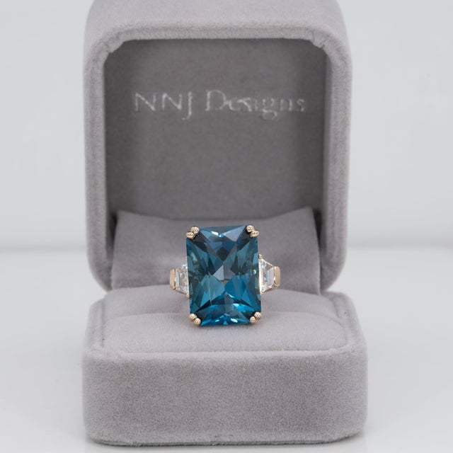 Modern 16.8Ct London Blue Topaz Ring With Lab Diamond Accents: Solid 14k Gold, 18x13mm, Size 6.75 For Sale - Image 3 of 9
