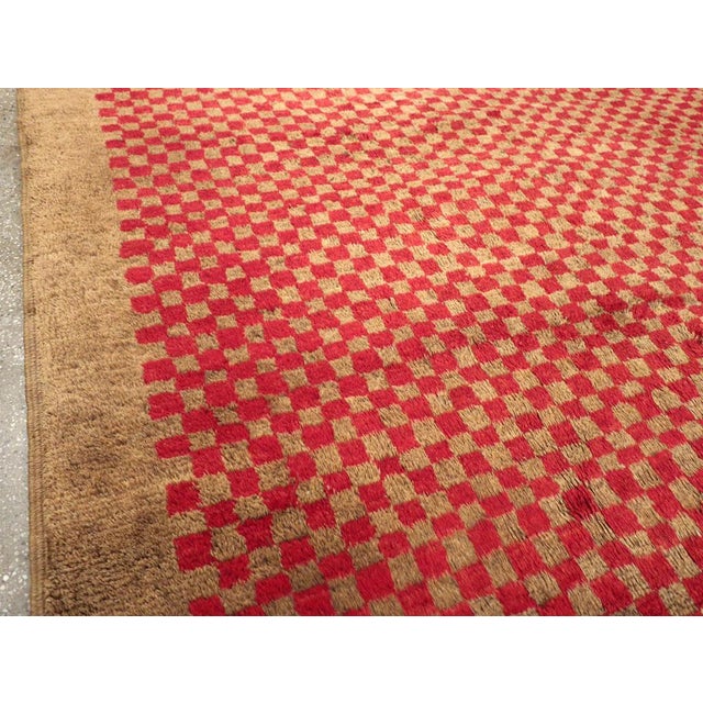 Galerie Shabab Collection Mid-20th Century Turkish Anatolian Art Deco Carpet For Sale In New York - Image 6 of 10