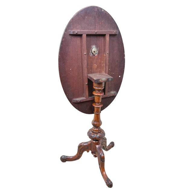 19th Century Victorian Burr Walnut Oval Occasional Lamp Table, 19th Century, 1860 For Sale - Image 5 of 11