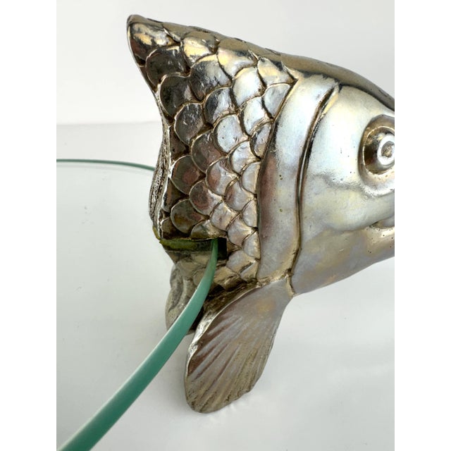 1980s Modern Coastal Glass Serving Piece With Cast Aluminum Fish For Sale In Little Rock - Image 6 of 15