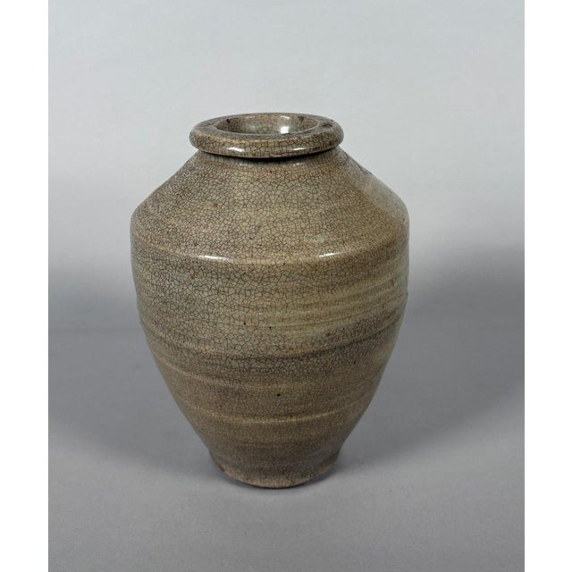 Cream-colored crackled stoneware vase, Ming Dynasty (1368-1644), China For Sale - Image 6 of 6