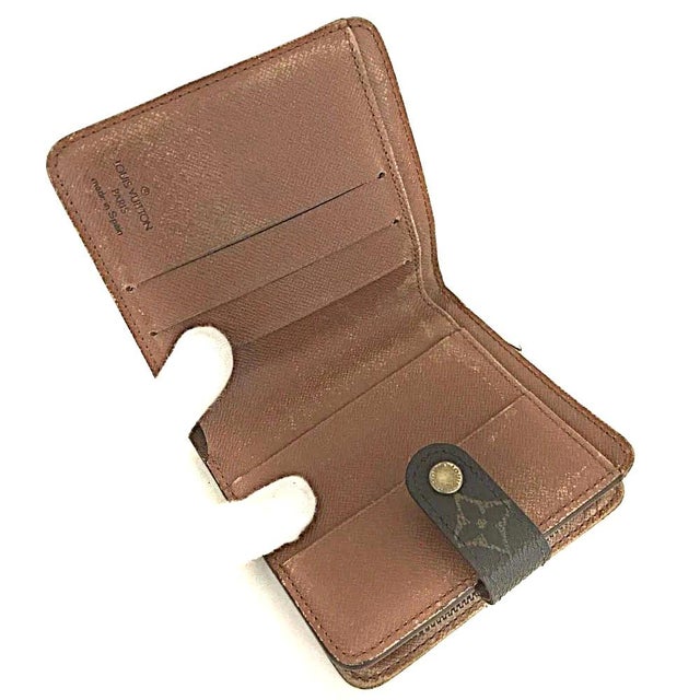 1990s Louis Vuitton Monogram Compact Zip Bifold Ladies Wallet For Sale In Boston - Image 6 of 8