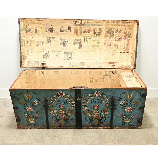 Swedish 19th Century Painted Pine Marriage Trunk For Sale In Baton Rouge - Image 6 of 12