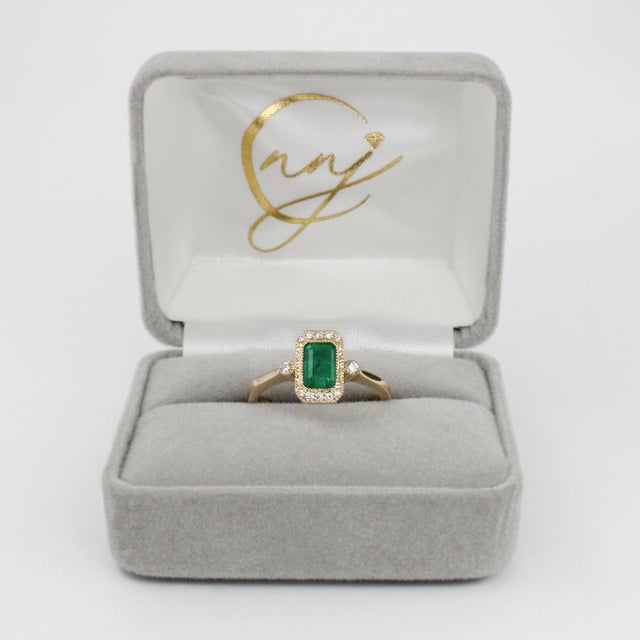 2020s 1ct Emerald Ring With Earth Mined Diamonds in Solid 14k Yellow Gold Emerald Cut Size 6.75 For Sale - Image 5 of 6