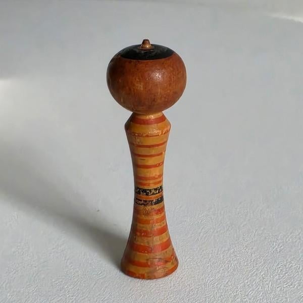 Vintage 1960s Japanese Miniature Kokeshi Dolls - Articulated Wooden Trio For Sale - Image 16 of 18