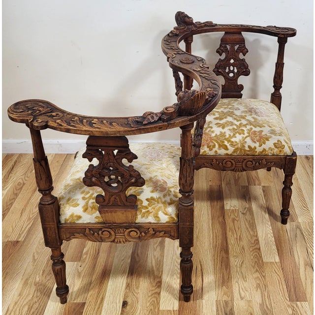Early 20th Century Early 20th C Italian Renaissance Carved Walnut Têtê a Têtê Sofa Conversation Chair For Sale - Image 5 of 15