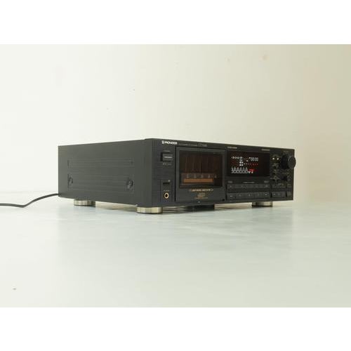 CT-M6R Pioneer Cassette Deck Width: 42 cm Height: 14 cm Depth: 35 cm Good condition with slight signs of use.