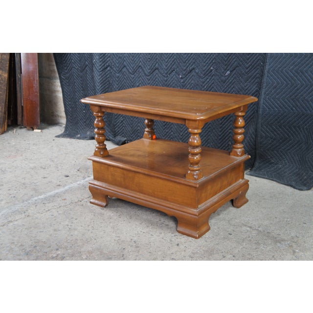 Late 20th Century Late 20th Century Ethan Allen Heirloom Colonial Early American Nutmeg Maple 2 Tier Table 10-8654 For Sale - Image 5 of 12