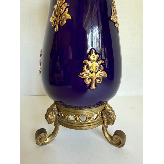 Hollywood Regency Mid-20th Century European Cobalt Blue Ceramic Vase With Gilt Decoration and Brass Base For Sale - Image 3 of 12