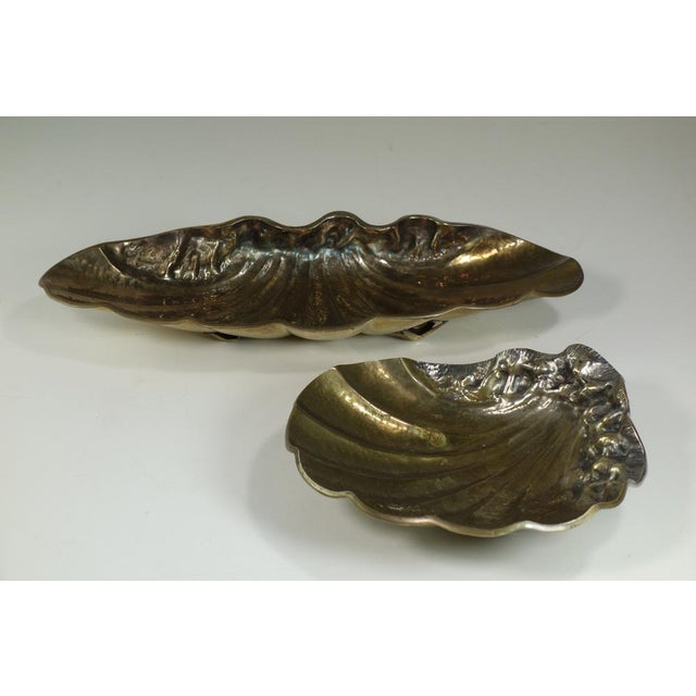 Pair of Shell Bowls Italy, 1930 Brass and Silver Very good condiction h 5 x 33 x 13 cm h 5 x 18.5 x 18.5 cm