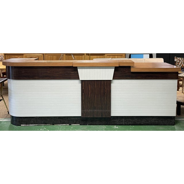 A4-421 Bar counter from the 1960s in formica - one rounded corner, one rough right angle - L=3m07 - Max depth=72cm H=1m14.