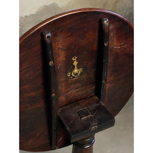 Georgian 18th Century Mahogany Irish Tilt-Top Supper Table For Sale - Image 4 of 10