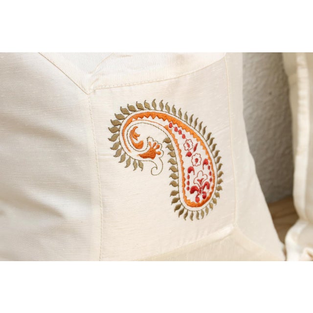 Contemporary Pair of Kairi Ivory Paisley Pillow Cover For Sale - Image 3 of 7