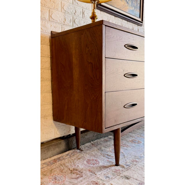 Wood Broyhill Sculptra Mid-Century Modern 9 Drawer Lowboy Dresser | Dark Walnut Refinish | 1960s, Attributed For Sale - Image 7 of 12