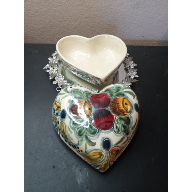 Folk Art 1980s Exquisite Hand Painted Talavera Mexican Folk Art Heart Shaped Trinket Box For Sale - Image 3 of 6
