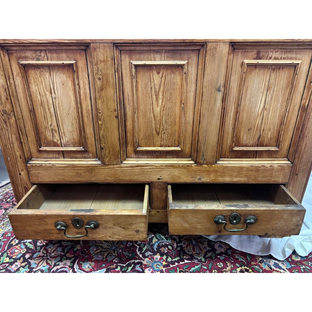English Pine Blanket Chest, 19th Century For Sale In Philadelphia - Image 6 of 17