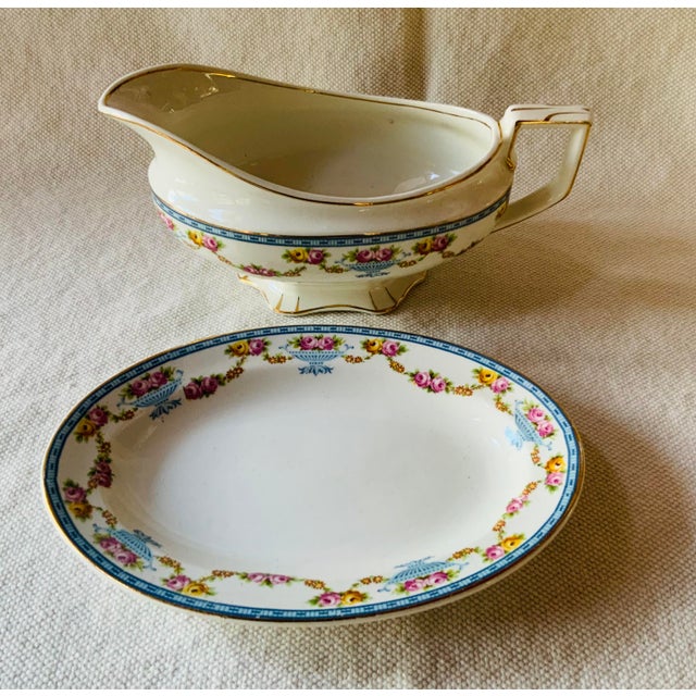 1920s 1920s English Bone China Gravy Boat and Round Chop Plate - 3pcs For Sale - Image 5 of 17