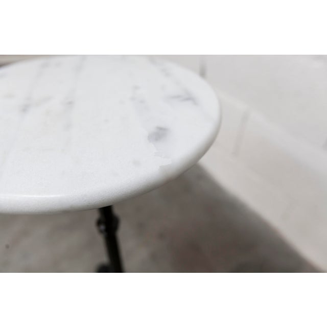 Discover this magnificent plant stand dating from the 1960s, a piece that combines elegance and functionality. Its white...