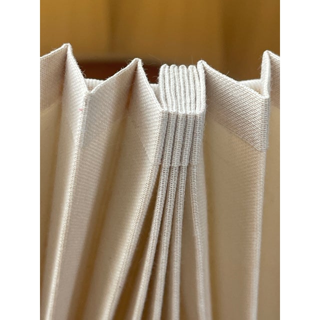 Stiffel Mid-20th Century Stiffel Alternating Inverted Knife Pleated Linen Lamp Shade For Sale - Image 4 of 10