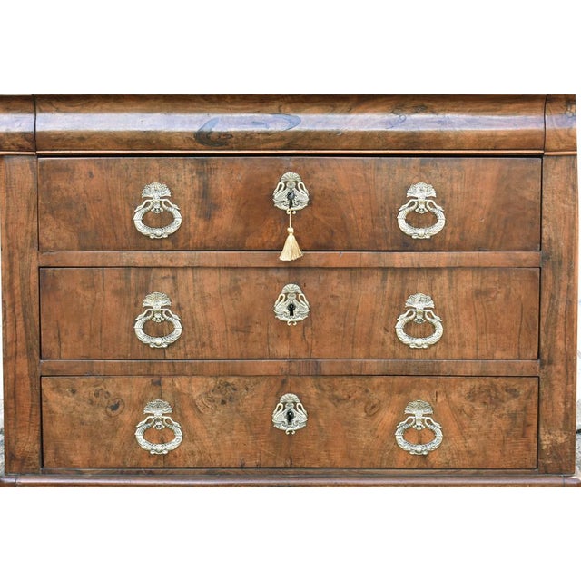 Louis Philippe French Chest of Drawers in Walnut, 1800s For Sale - Image 5 of 18