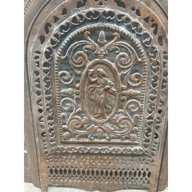 Victorian Late 19th Century Neoclassical Cast Iron Fireplace Surround & Figural Cover – 2-Piece Set 21.5" X 27" For Sale - Image 3 of 6