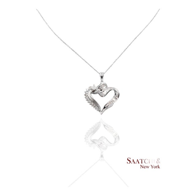 18k (750) White Gold Natural Diamond Heart Shape Pendant With Chain For Sale