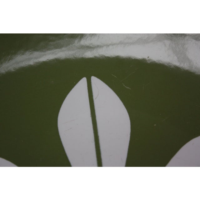 Avocado Set of Three Green 'Lotus' Enamel Plates by Arne Clausen for Cathrineholm For Sale - Image 8 of 9