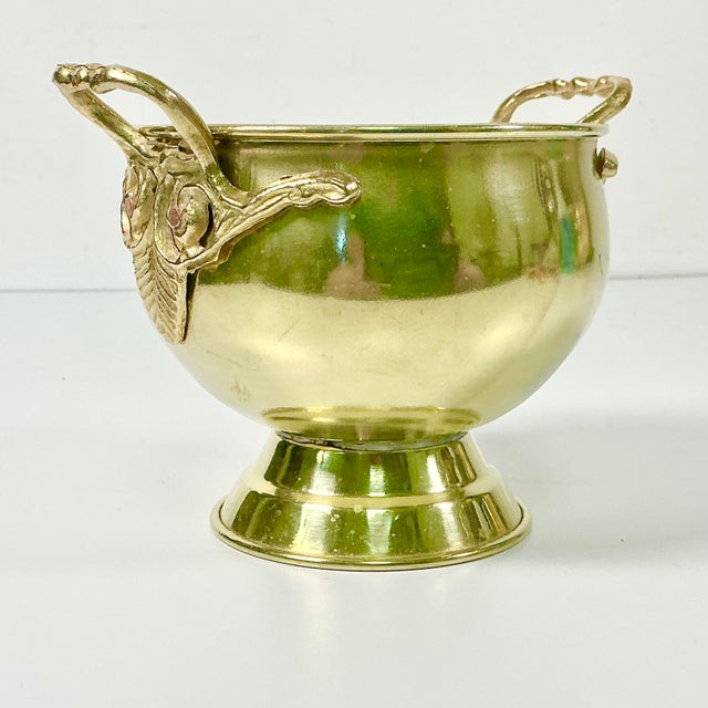 Brass Mid-Century Hollywood Regency Boho Chic English Traditional Style Pedestal Brass Planter For Sale - Image 8 of 11