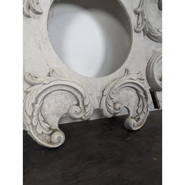 Large Rocaille Pediment in Stucco and White Patinated Carved Wood with Oculus For Sale - Image 6 of 10