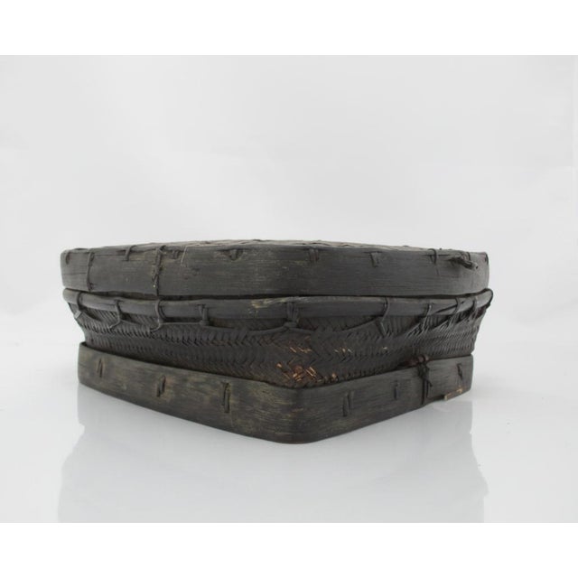 Early 20th Century Filipino Ifugao Hukop Handwoven Square Lidded Rice Basket Storage Box For Sale - Image 5 of 9