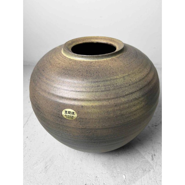 Beautiful Japanese tsubo jar vase from Kashiwa Touen Hobun (Kasama pottery 笠間焼). The vase is made of clay (terracotta) and...